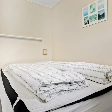 Apartman Cozy Apartment In Allinge With Wifi *